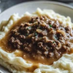 Ground Beef and Gravy Over Mashed Potatoes: Comfort Made Easy 6 Ground Beef and Gravy Over Mashed Potatoes