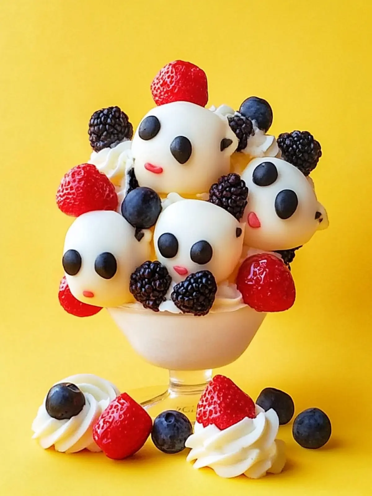 Eating Animals Is Fun with Adorable Macaroon Treats! 3 Eating Animals Is Fun, as Long as It's for Dessert!